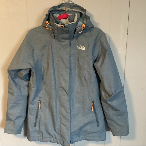 Like New North Face Women’s Kalispell TriClimate w/ HyVent Outer Shell Medium - Picture 2 of 10